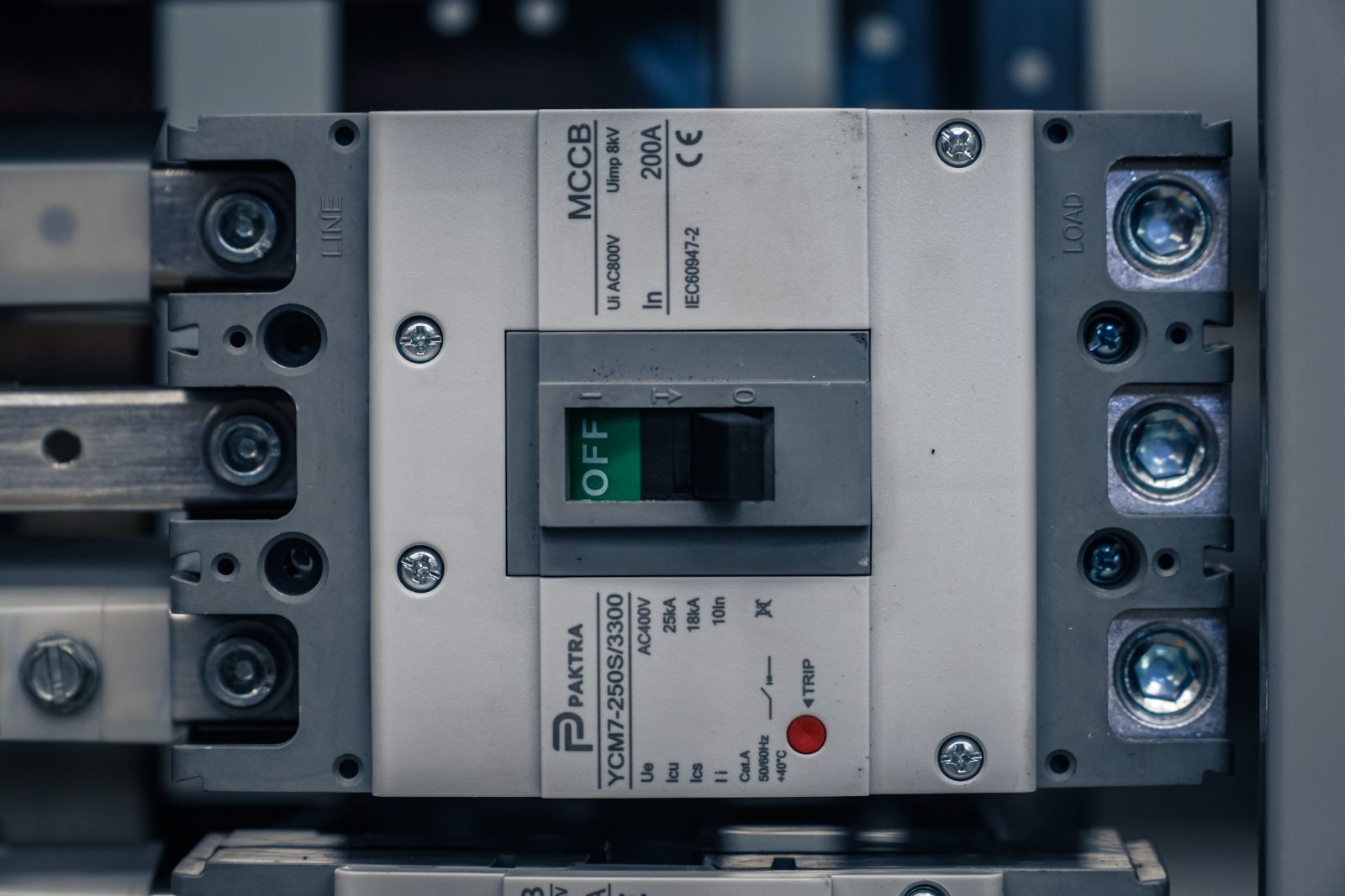 Interruptor termomagnético PAKTRA YCM7-250S/3300 — MCCB 200A bajo norma IEC 60947-2